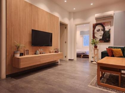 Charming 2BR Gemayze - image 2