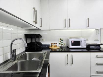 Charming 2BR Gemayze - image 4