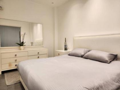Charming 2BR Gemayze - image 7