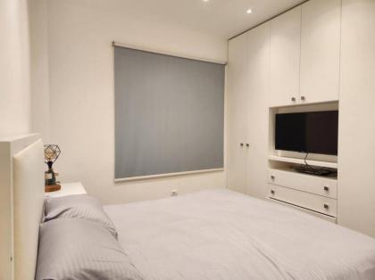 Charming 2BR Gemayze - image 9