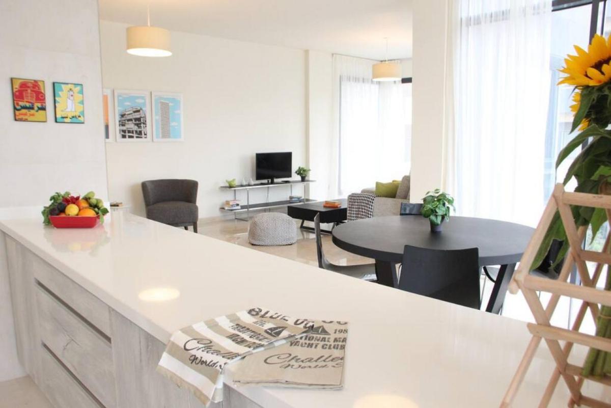 Modern 3 Bed 3 Bath Apt w Sea View - main image