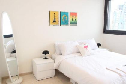 Modern 3 Bed 3 Bath Apt w Sea View - image 10