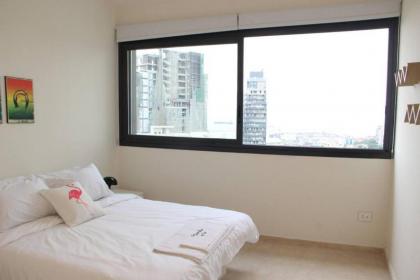 Modern 3 Bed 3 Bath Apt w Sea View - image 11