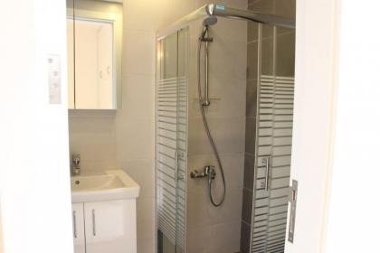 Modern 3 Bed 3 Bath Apt w Sea View - image 14