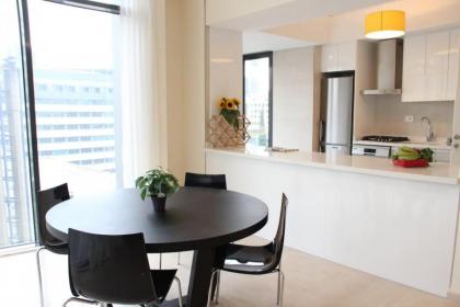 Modern 3 Bed 3 Bath Apt w Sea View - image 3
