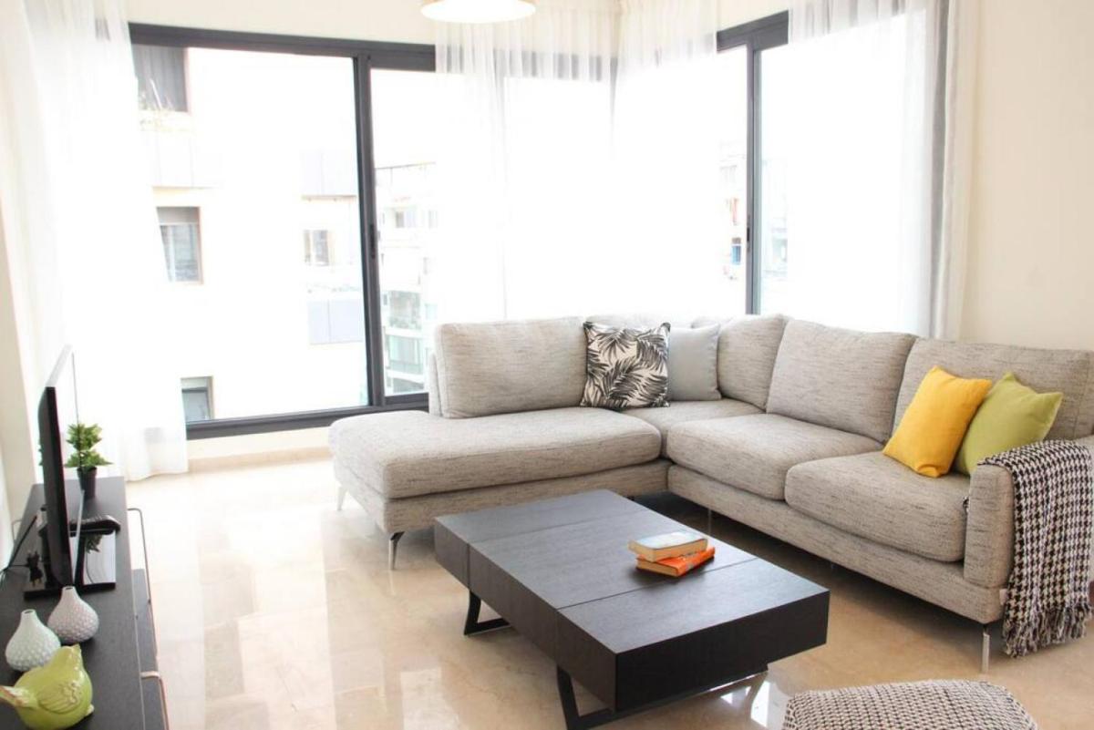 Modern 3 Bed 3 Bath Apt w Sea View - image 4