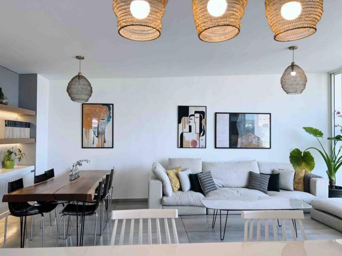 Dreamy 3BR Penthouse w a Super Terrace - main image