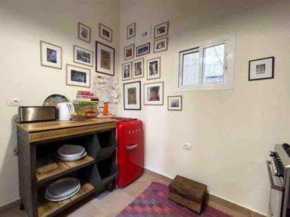 Designer 1BR apt in Gemmayze - image 18