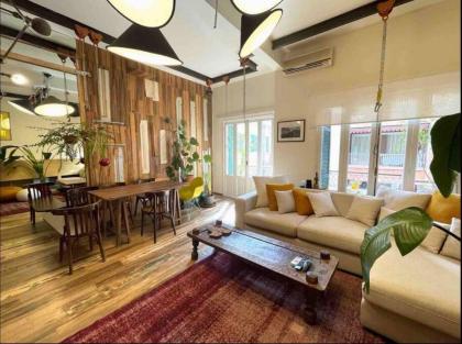 Designer 1BR apt in Gemmayze - image 4