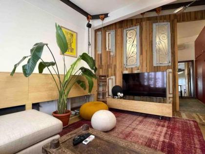 Designer 1BR apt in Gemmayze - image 5
