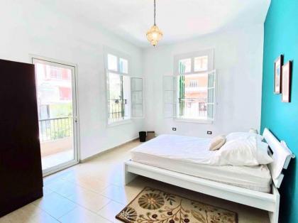 3BR on MM stairs with a quiet terrace - image 10