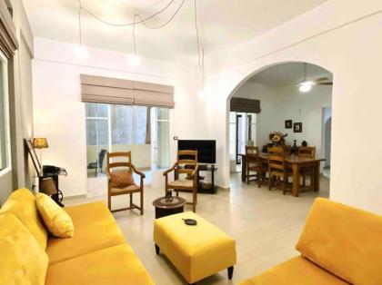 3BR on MM stairs with a quiet terrace - image 2