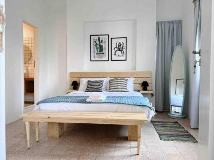 Bright Loft 4BR MarMikhael - image 10