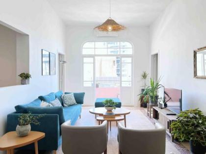 Bright Loft 4BR MarMikhael - image 4