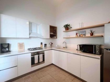 Bright Loft 4BR MarMikhael - image 9