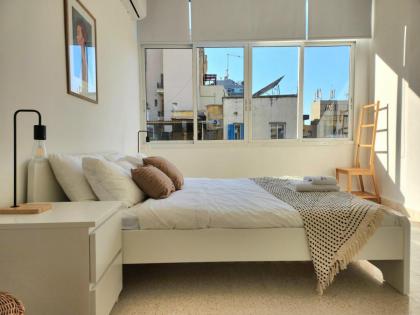Sunny Eclectic 3BR house in Gemmayze - image 17
