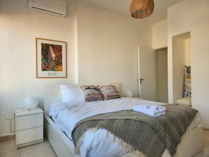 Sunny Eclectic 3BR house in Gemmayze - image 18