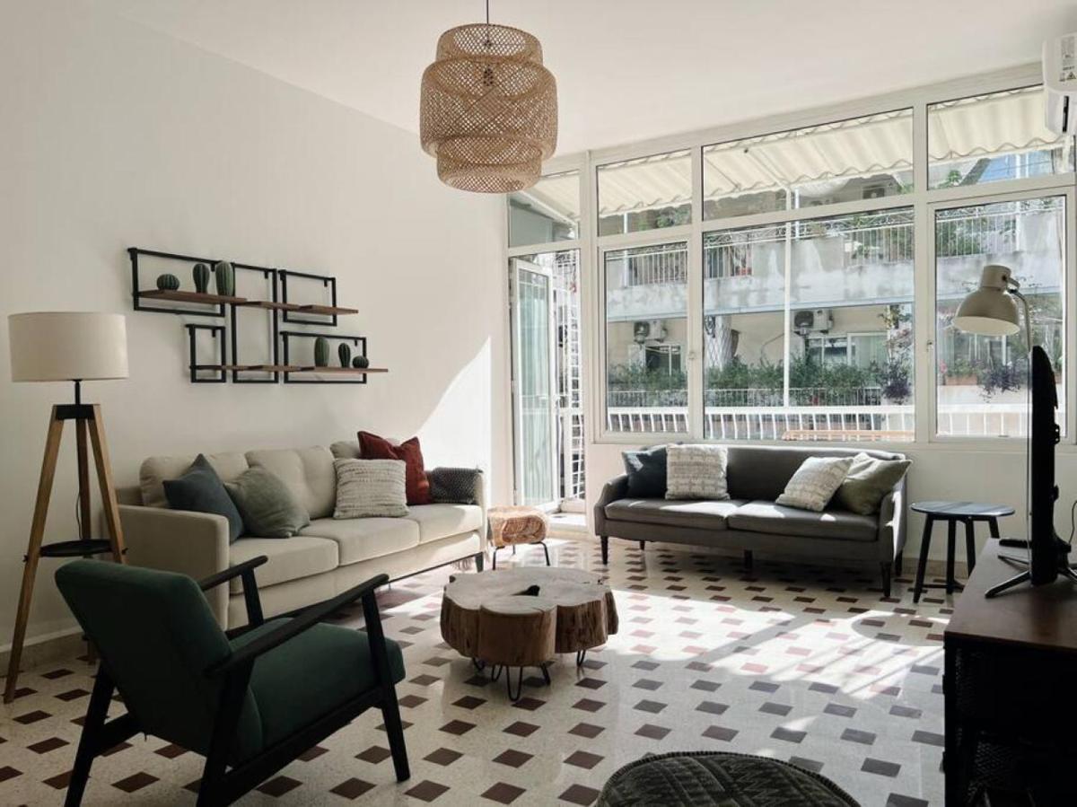 Sunny Eclectic 3BR house in Gemmayze - image 2