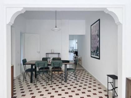 Sunny Eclectic 3BR house in Gemmayze - image 8