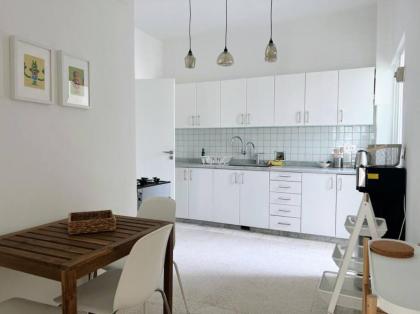 Sunny Eclectic 3BR house in Gemmayze - image 9
