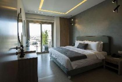 ZUR Studios & Suites - image 2