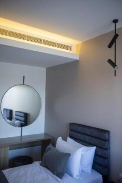 ZUR Studios & Suites - image 4