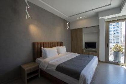 ZUR Studios & Suites - image 9